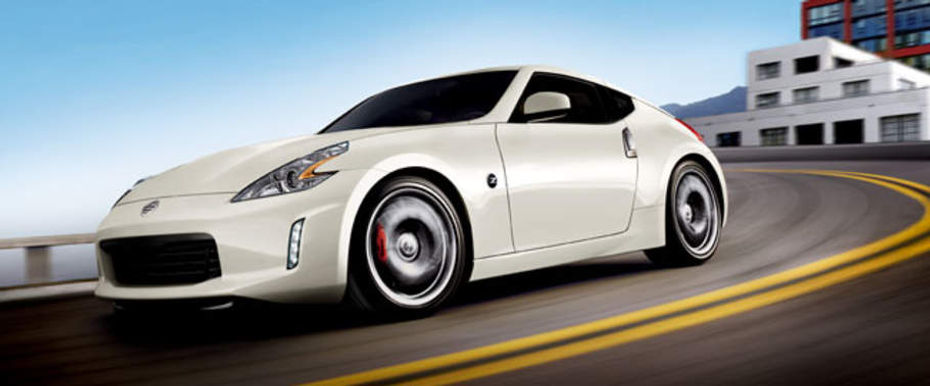 Nissan 370Z Coupe Front Side View