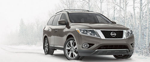 Nissan Pathfinder Front Medium View