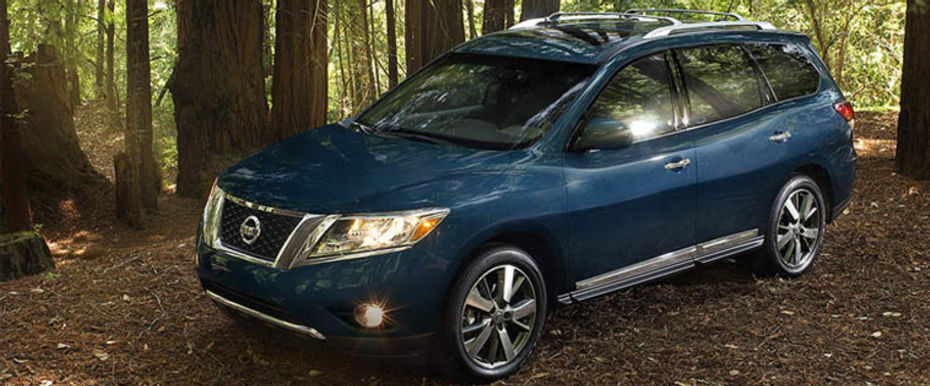 Nissan Pathfinder Front Side View