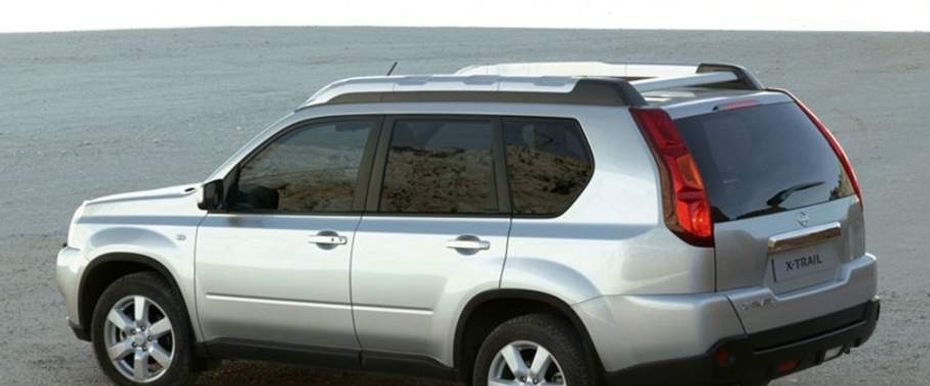 Rear Cross Side View of Nissan X-Trail
