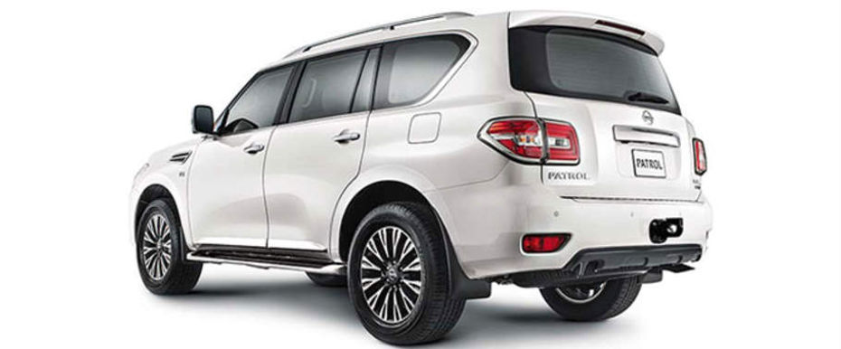 Rear Cross Side View of Nissan Patrol 2014