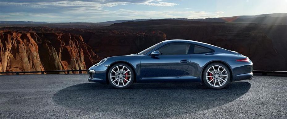 911 Carrera S Side view