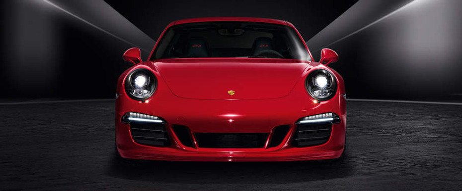 Full Front View of 911 Carrera GTS