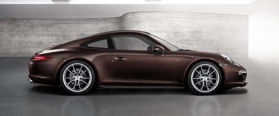Porsche 911 Carrera 4 Drivers Sideview