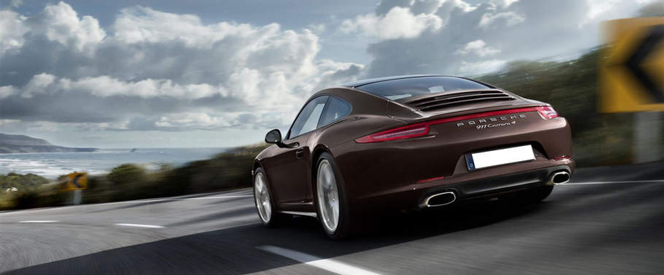 Rear Cross Side View of Porsche 911 Carrera 4