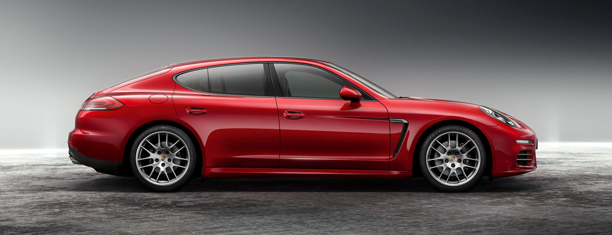 Porsche Panamera 4 Drivers Sideview