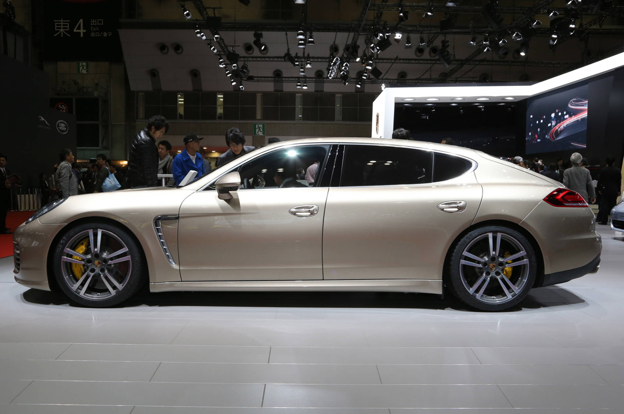 Panamera Turbo Executive Side view Panamera Turbo Executive Side view