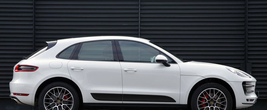 Porsche Macan Turbo Drivers Sideview Porsche Macan Turbo Drivers Sideview
