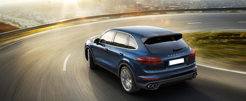 Rear Cross Side View of Porsche Cayenne S Diesel