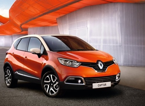 Renault Captur Front Cross Side View