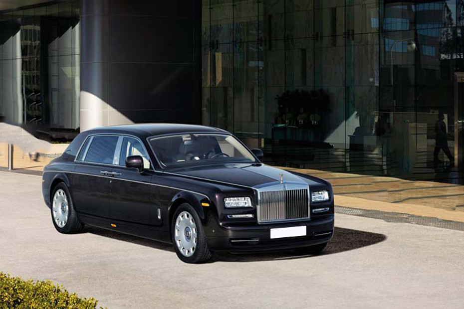 Rolls Royce Phantom Extended Wheelbase Front Medium View in Qatar