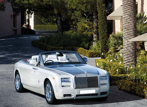 Rolls Royce Phantom Drophead Coupe Front Medium View