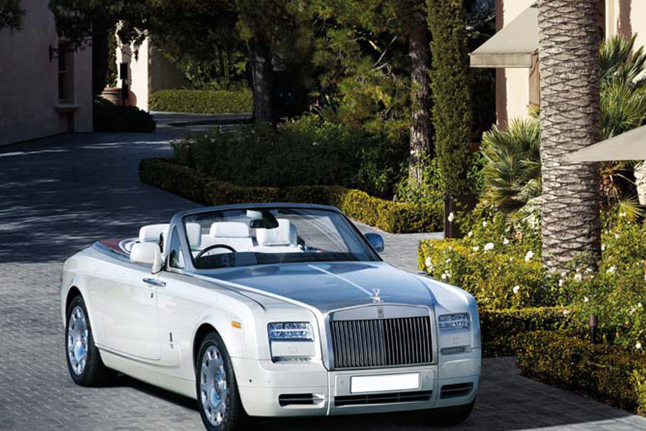 Rolls Royce Phantom Drophead Coupe Front Medium View in Qatar