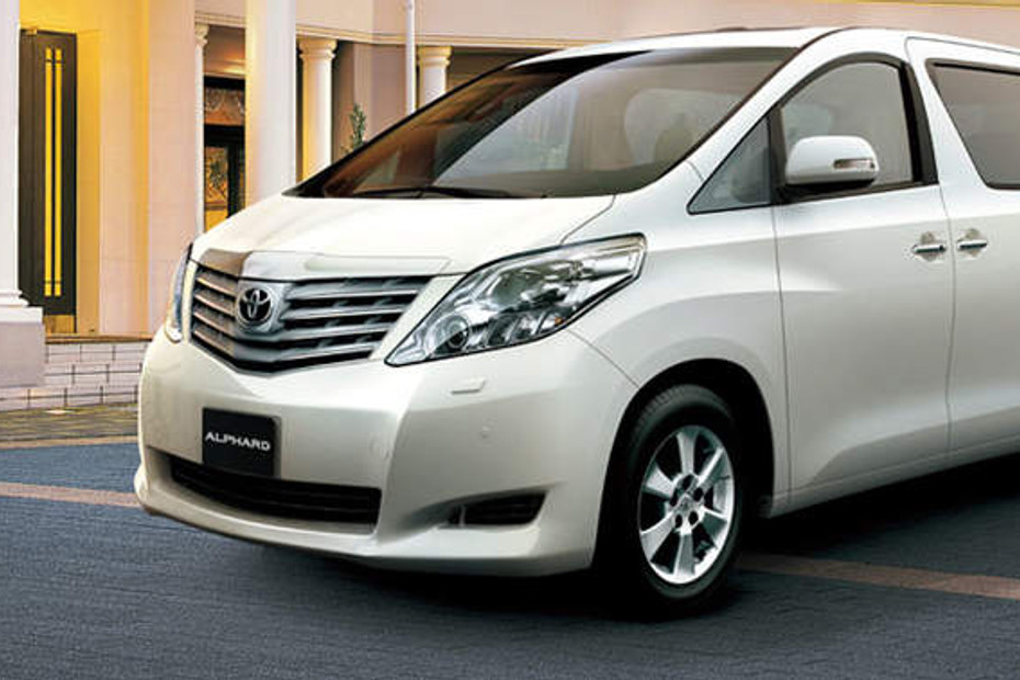 Alphard Front angle low view in Qatar