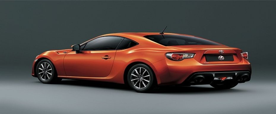 Rear Cross Side View of Toyota 86