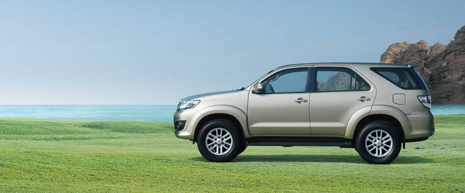 Fortuner (2010-2015) Side view
