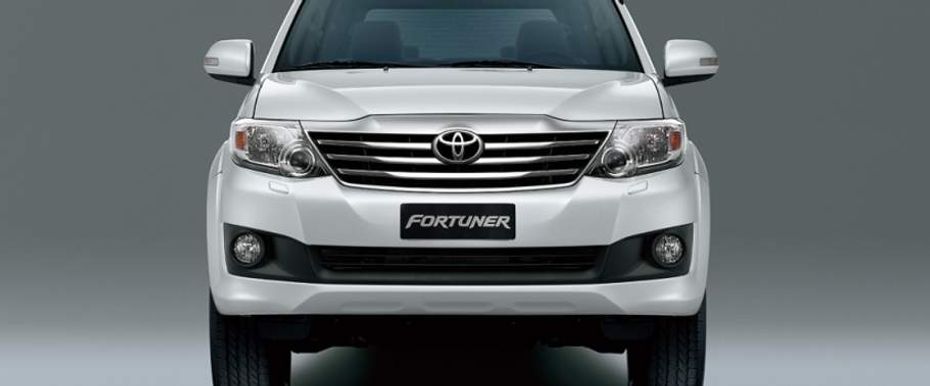 Full Front View of Fortuner (2010-2015)