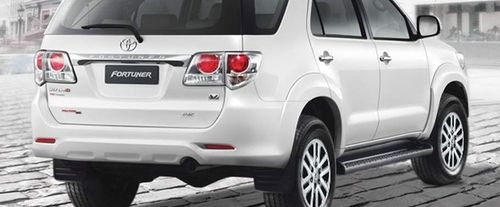 Fortuner (2010-2015) Rear angle view