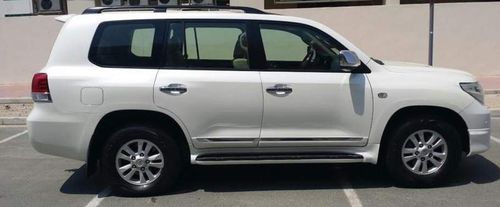 Toyota LC200 Drivers Sideview
