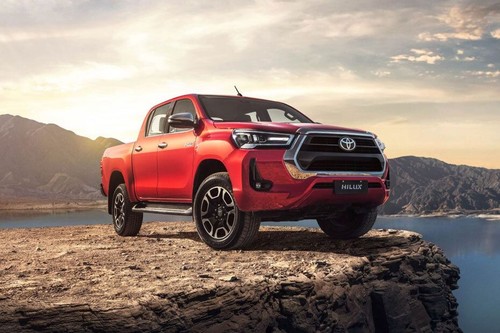 Hilux Front angle low view