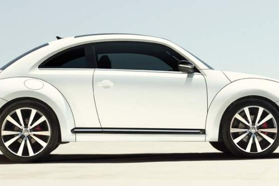Volkswagen Beetle Drivers Sideview in Qatar