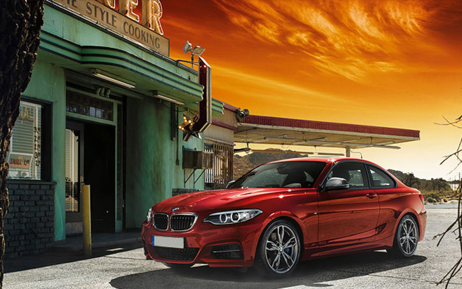 2 series coupe Front angle low view