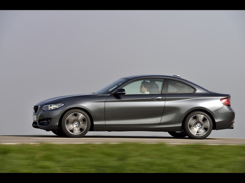 2 series coupe Side view