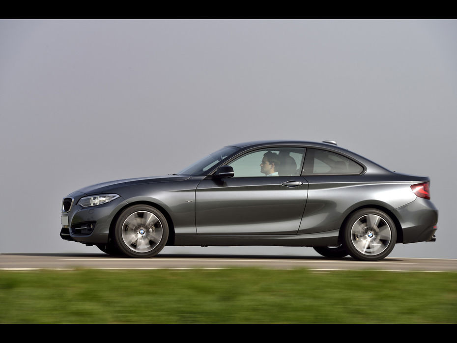 2 series coupe Side view