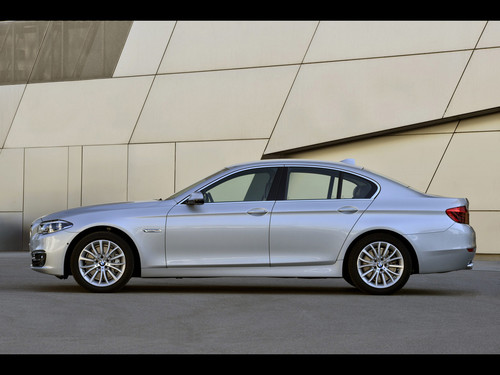 5 Series Sedan Side view