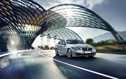 BMW 5 Series Sedan Front Medium View