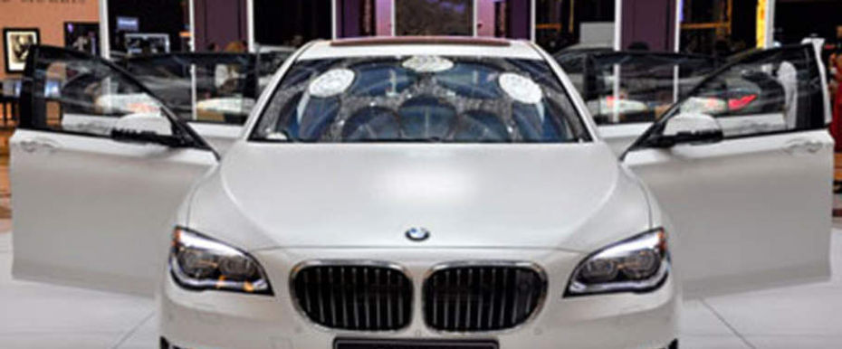 Full Front View of 7 Series Sedan