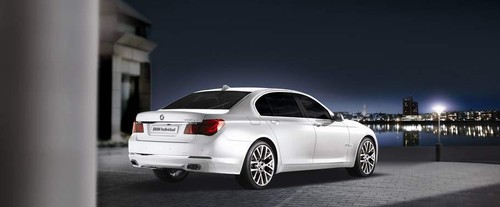 7 Series Sedan Rear angle view