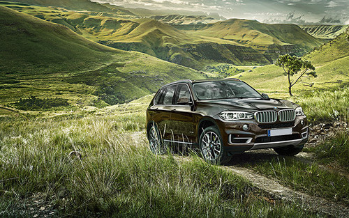 BMW X5 Front Cross Side View