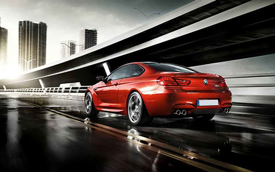 Rear Cross Side View of BMW M6 Coupe