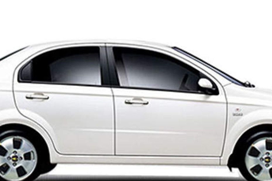 Chevrolet Aveo Drivers Sideview in Qatar