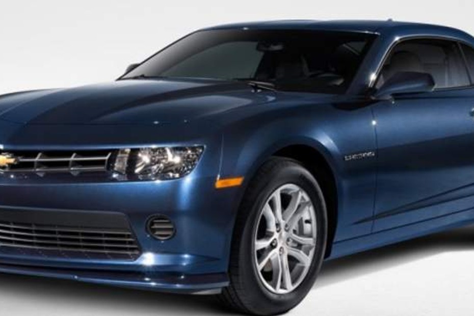 Camaro Coupe Front angle low view in Qatar