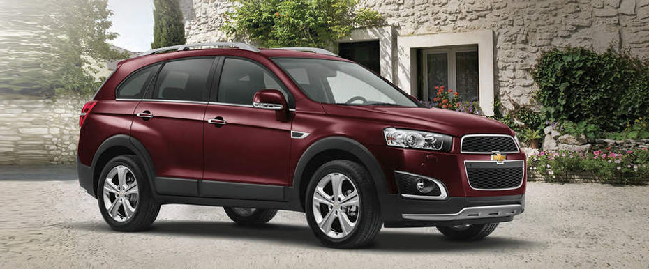 Chevrolet Captiva Front Cross Side View