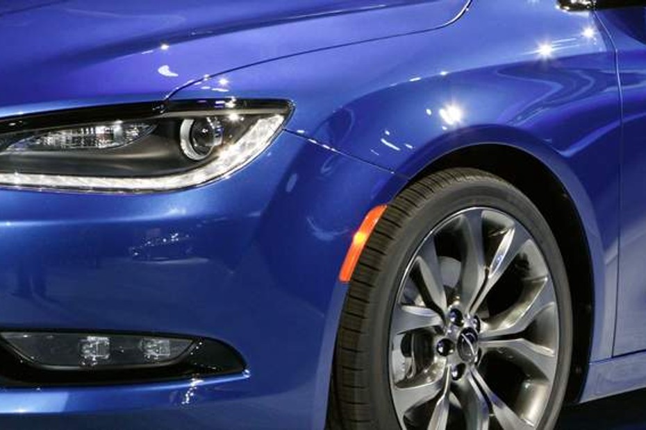 200 Headlight in Qatar