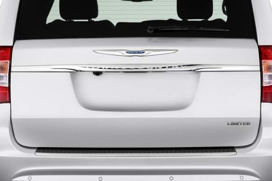 Full Rear View of Chrysler Grand Voyager in Qatar