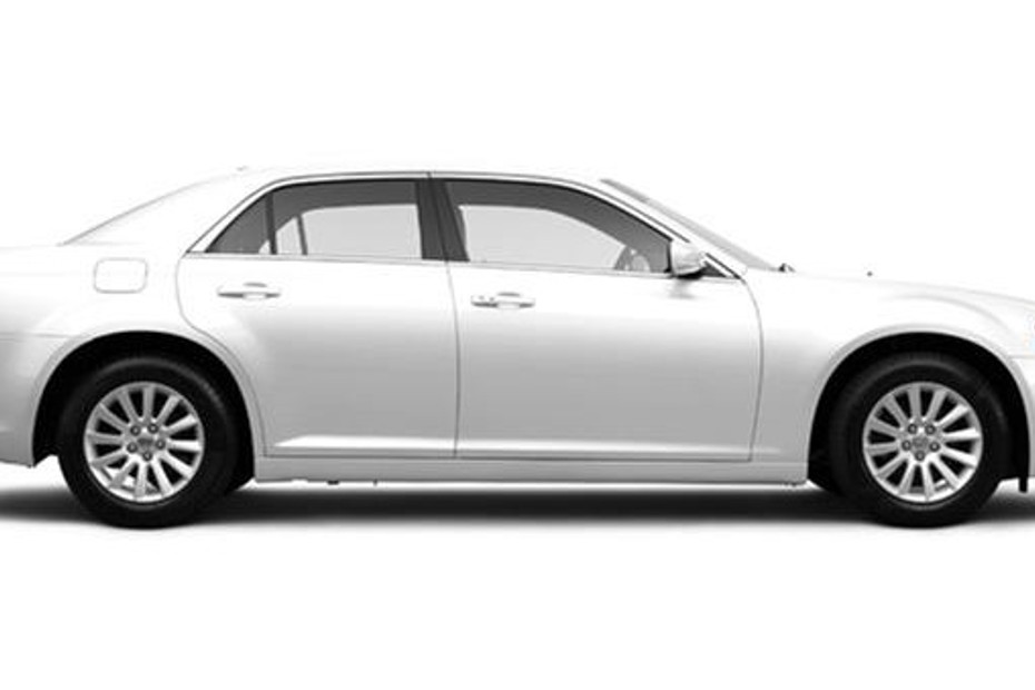 Chrysler 300C Drivers Sideview in Qatar