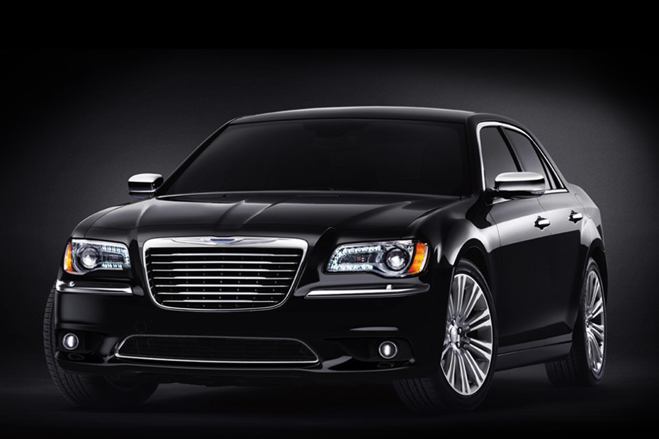 Chrysler 300C Side Medium View in Qatar