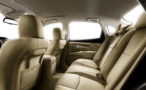 Infiniti Q70 Rear Seats