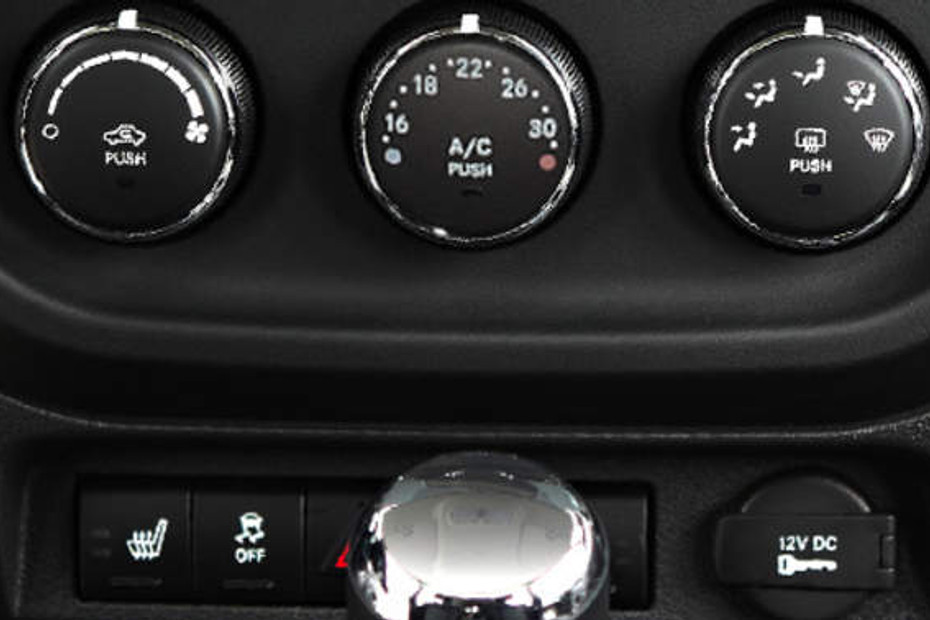 Front AC Controls of Jeep Patriot in Qatar