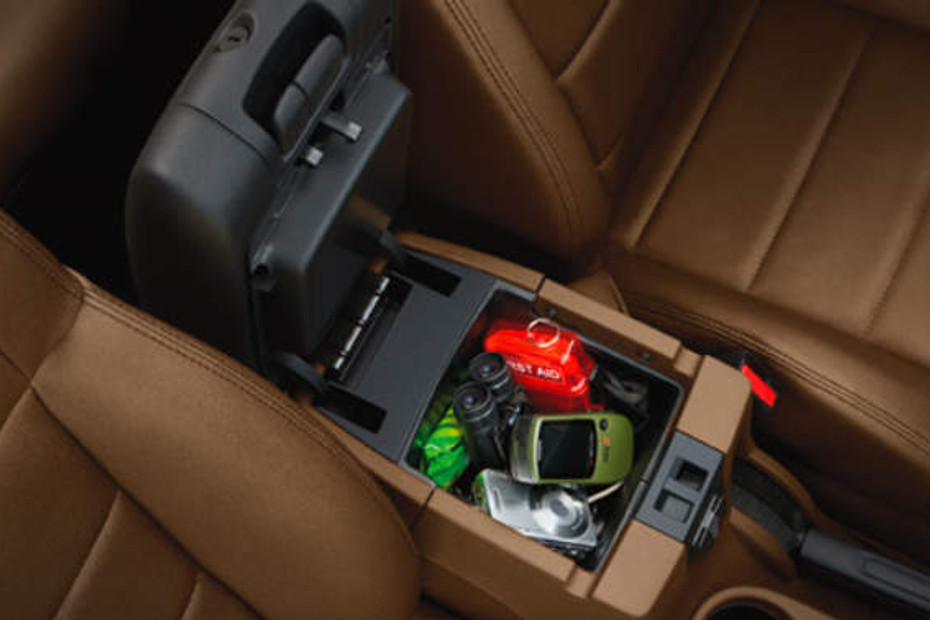 Wrangler Unlimited Front Center Divider in Qatar