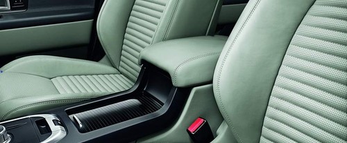 Discovery Sport Front Center Divider