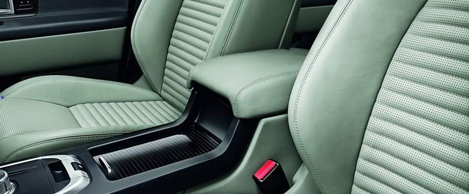 Discovery Sport Front Center Divider