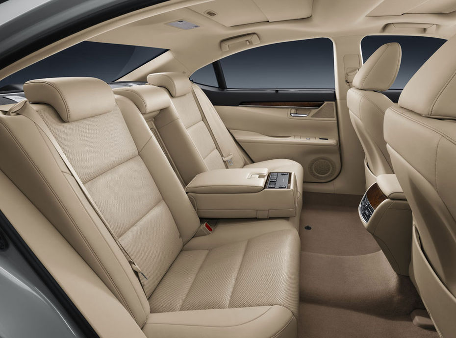 ES Armrest Rear