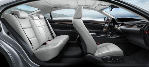Lexus ES Rear Seats