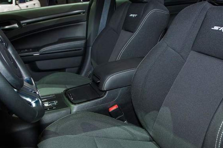 300C SRT8 Front Seats in Qatar