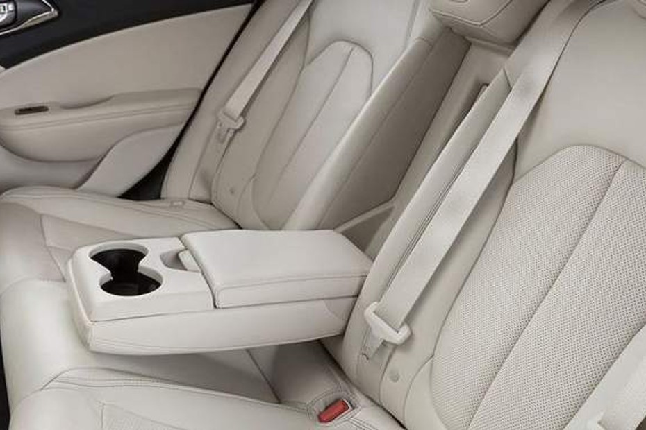 Chrysler 200 Rear Seats in Qatar